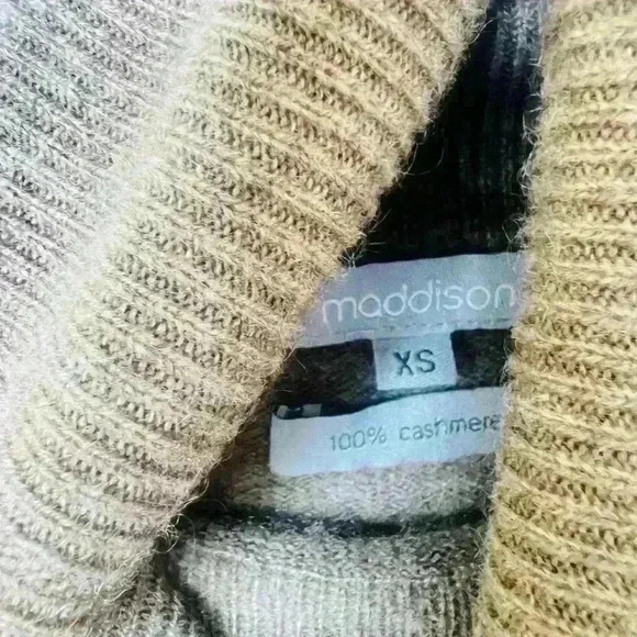 Maddison 100% Cashmere Turtleneck Sweater - Picture 5 of 6